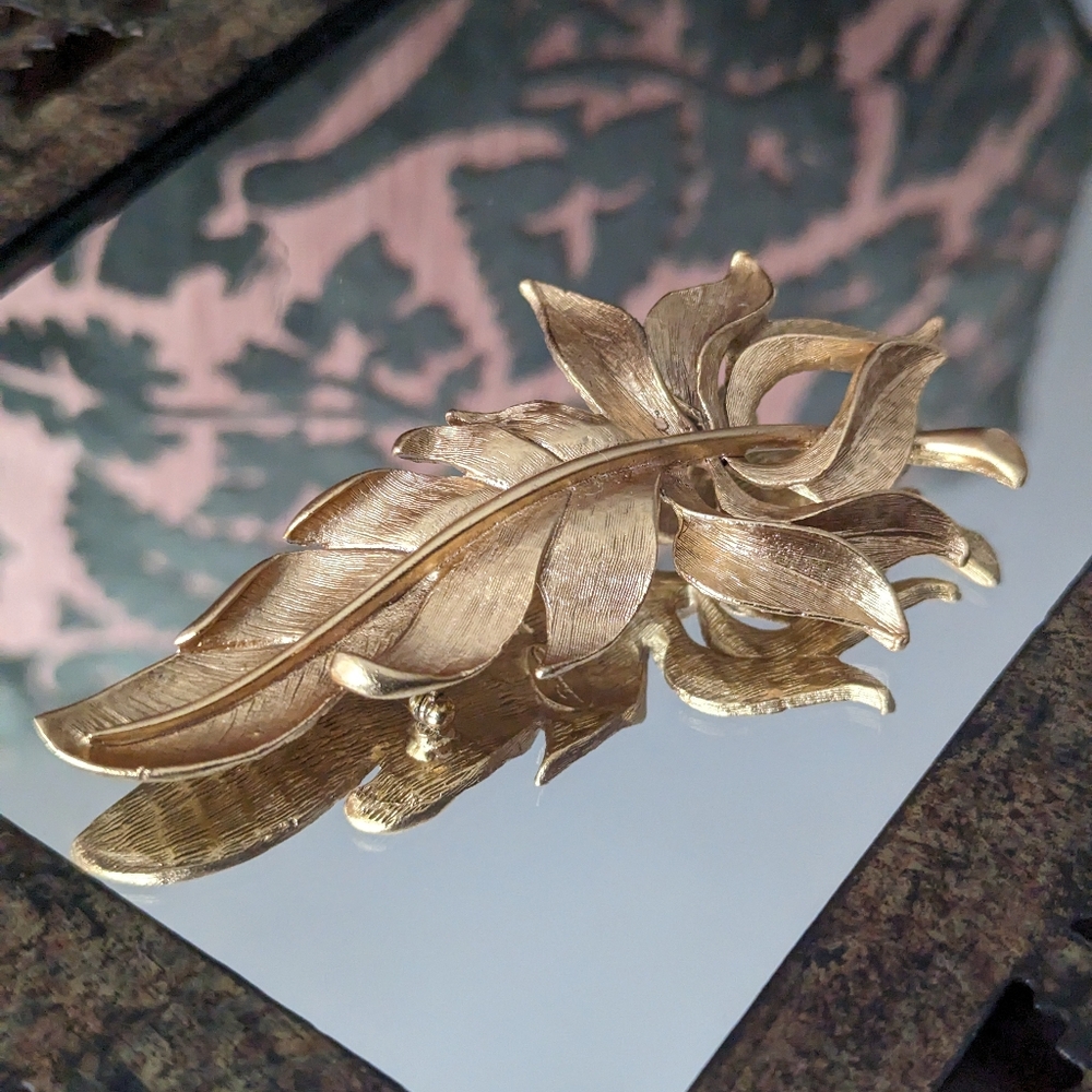 XL💯OSCAR DE LA RENTA INTRICATE GOLDTONE BROOCH - Picture 8 of 10